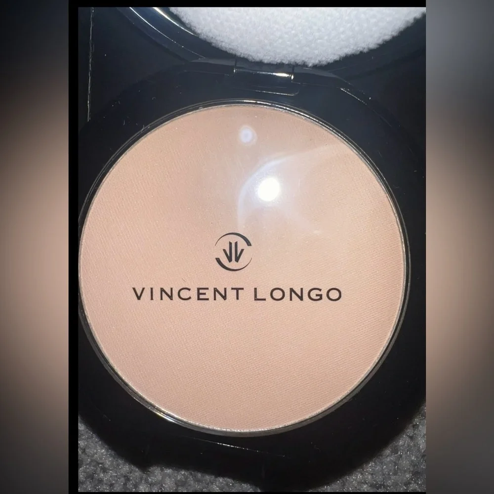 $5 VINCENT LONGO Compact Powder. Discontinued. $5 WHEN BUNDLED WITH 3 OR MORE IT